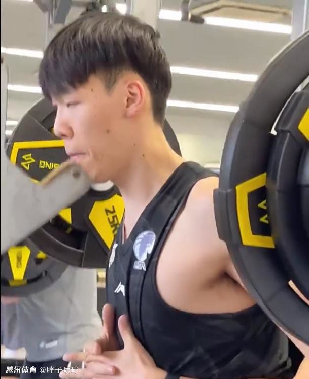性感的金发美女